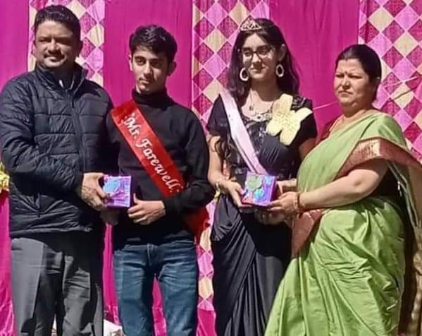 SchoolWebDotNetMVC.Models.PhotoViewModel?.Title ?? 